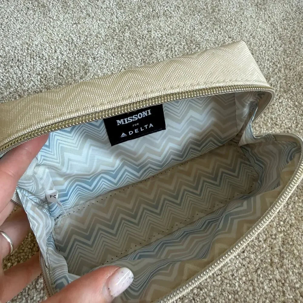 Missoni for Delta One Cream Chevron Zig Zag Travel Toiletry Case Amenity Kit Bag